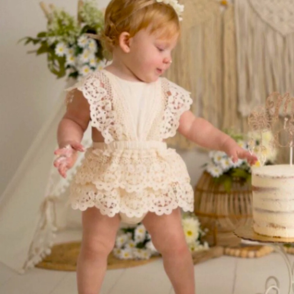 Cute lace flower jumpsuit